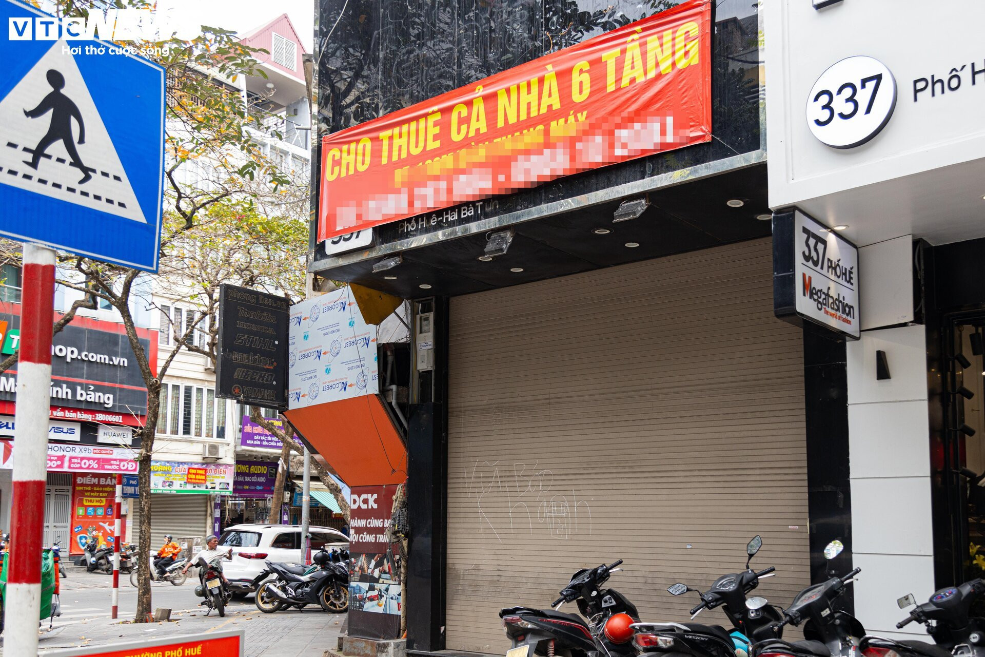 Hàng chục cửa hàng trên đất vàng phố Huế, Hà Nội đóng cửa, treo biển cho thuê - 2