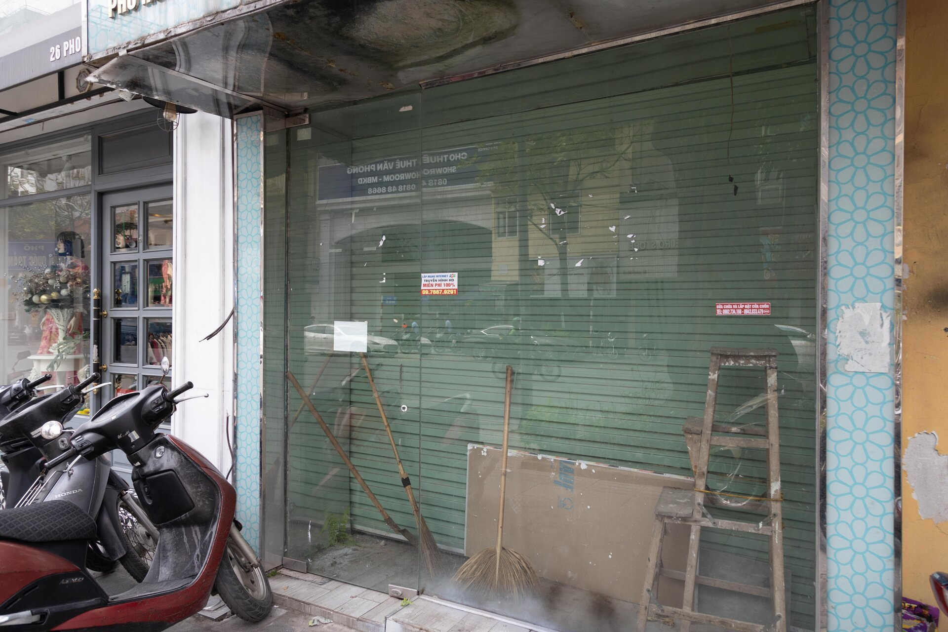 Hàng chục cửa hàng trên đất vàng phố Huế, Hà Nội đóng cửa, treo biển cho thuê - 15