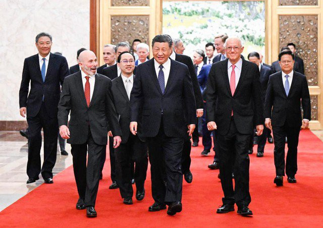 Chủ tịch Trung Quốc Tập Cận Bình tiếp đại diện các cộng đồng doanh nghiệp, chiến lược gia và học giả Mỹ tại thủ đô Bắc Kinh hôm 27-3. Ảnh: Tân Hoa Xã