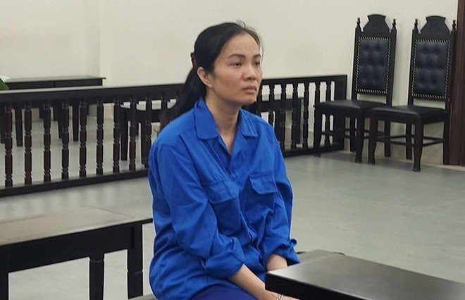 Lê Thị Vũ bị đưa ra xét xử tại phiên tòa.
