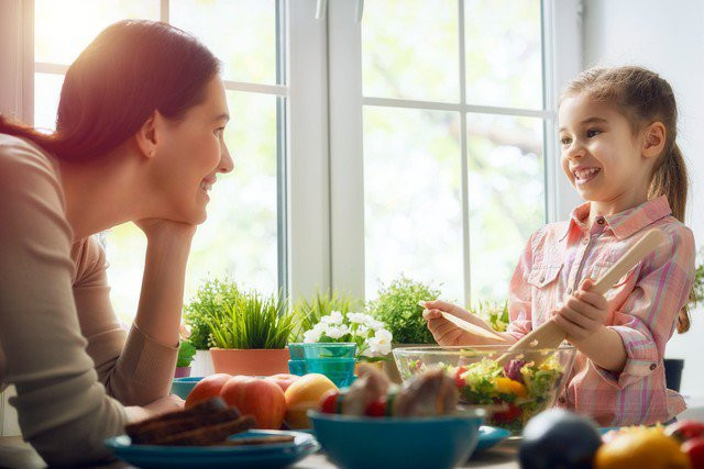 8 cách nói chuyện giúp cha mẹ dễ dàng khiến trẻ chịu lắng nghe - 2