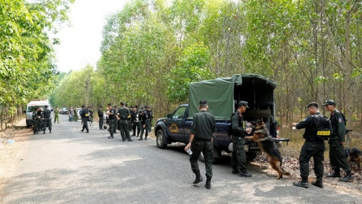 Cảnh sát cơ động và chó nghiệp vụ được huy động vào cuộc truy bắt đối tượng Lê Minh Công.