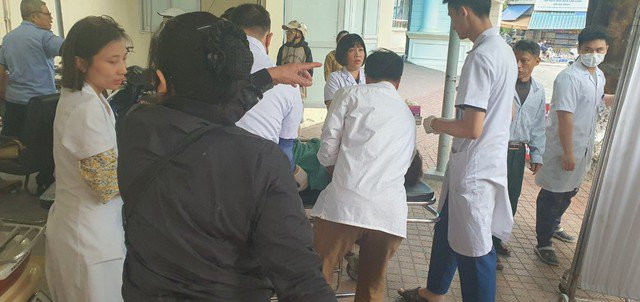 Bà mẹ 35 tuổi ở Hà Nội 'đẻ rớt' con 4kg ngay tại nhà gửi xe bệnh viện - 2
