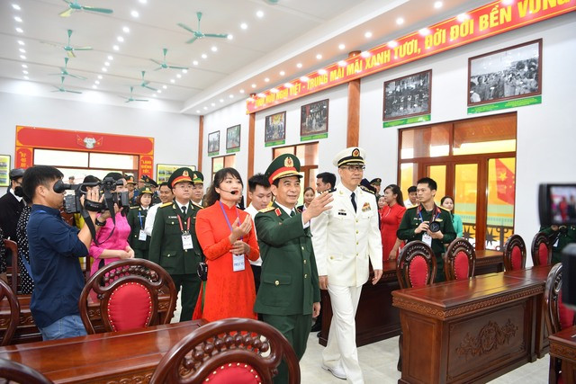 Đại tướng Phan Văn Giang giới thiệu về nhà văn hoá vừa được khánh thành