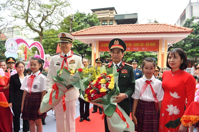 Hai Bộ trưởng Bộ Quốc phòng Việt Nam và Trung Quốc tô son cột mốc biên giới - 9