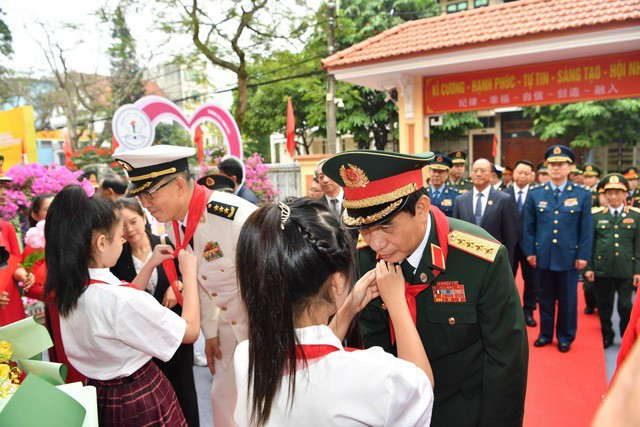 Hai Bộ trưởng Bộ Quốc phòng Việt Nam và Trung Quốc tô son cột mốc biên giới - 10