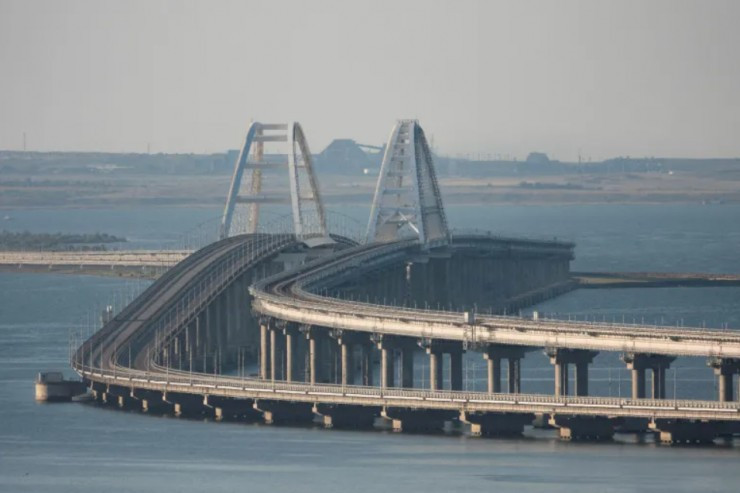 Cầu Crimea - một trong các hạ tầng của Nga mà Ukraine nhắm đến. Ảnh: REUTERS