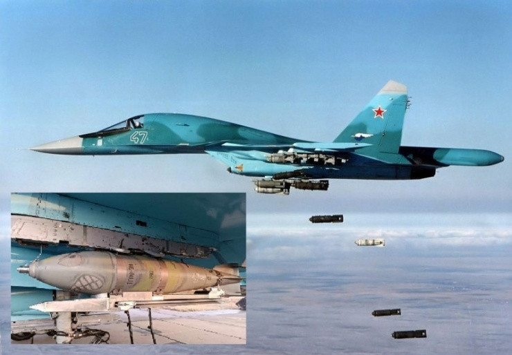 Tiêm kích bom Su-34 và bom FAB-500 được lắp bộ UMPK của Nga. Ảnh: RT.