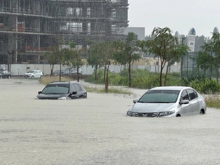 Một vài hình ảnh cho thấy mức độ ngập lụt kinh hoàng tại Dubai
