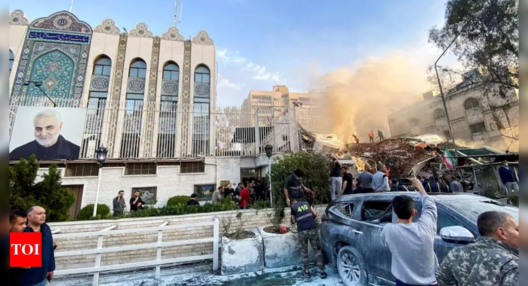 Khu lãnh sự quán Iran ở thủ đô Damascus của Syria bị tấn công ngày 1/4. Ảnh: Times of India