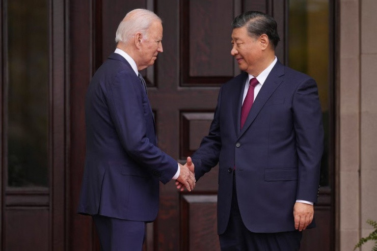 Tổng thống Mỹ Joe Biden (phải) và Chủ tịch Trung Quốc Tập Cận Bình gặp nhau hôm 15-11-2023 bên lề Tuần lễ cấp cao Diễn đàn Hợp tác kinh tế châu Á-Thái Bình Dương (APEC) tổ chức tại bang California (Mỹ). Ảnh: AFP