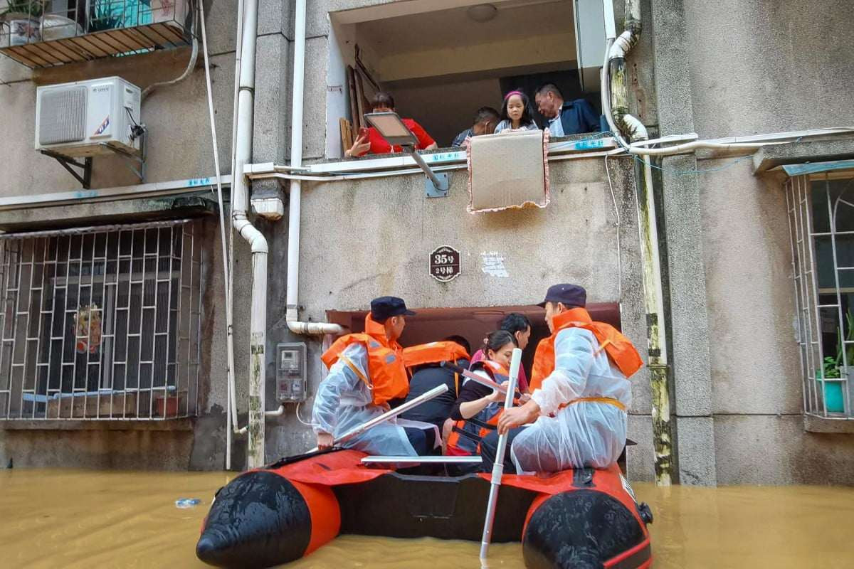  Lực lượng cứu hộ lũ lụt ở tỉnh Quảng Đông (ảnh: SCMP)