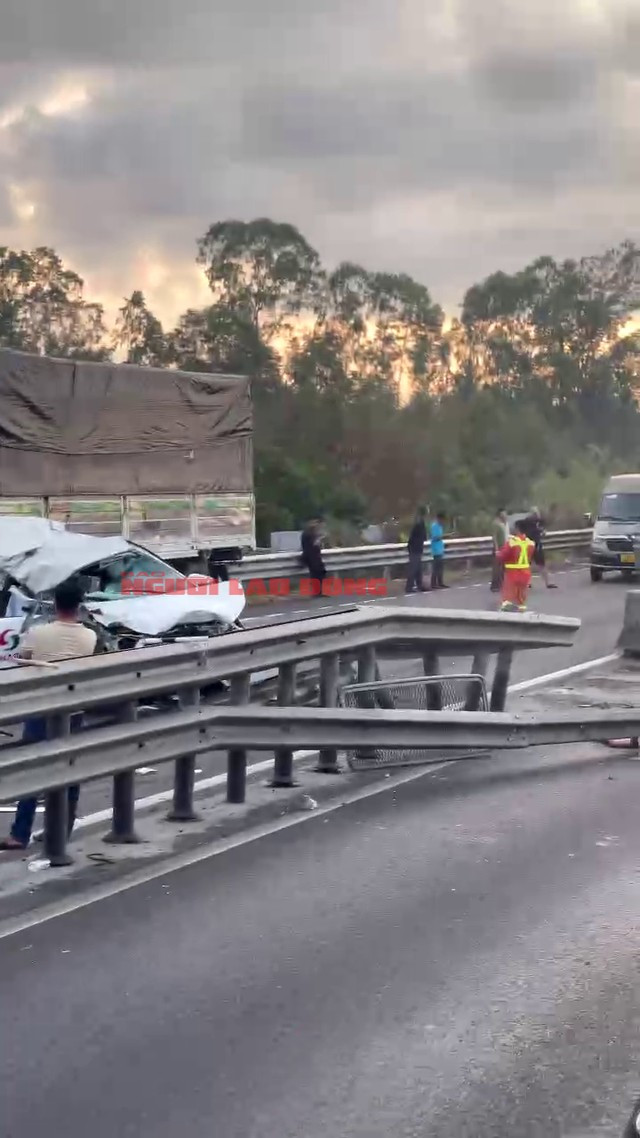 CLIP: Đầu tuần, cao tốc Trung Lương – Mỹ Thuận kẹt xe nghiêm trọng do tai nạn - 5