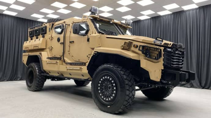 Một chiếc xe bọc thép kháng mìn MRAP do công ty Armored Group của Mỹ sản xuất.