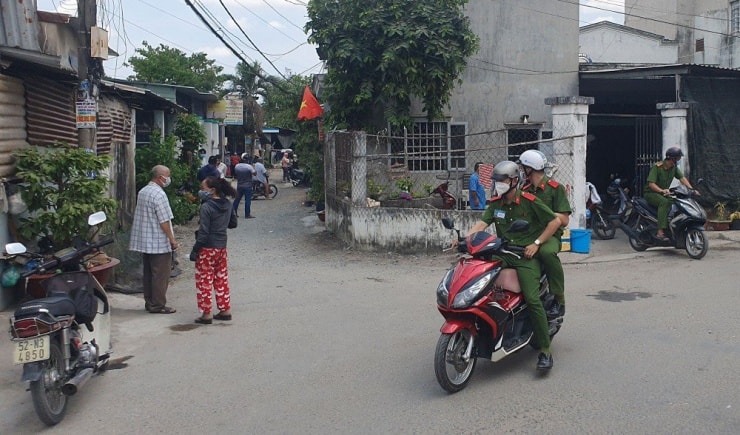 Đến khoảng 13 giờ chiều cùng ngày, công tác khám nghiệm hiện trường cơ bản đã kết thúc. Ảnh: NT