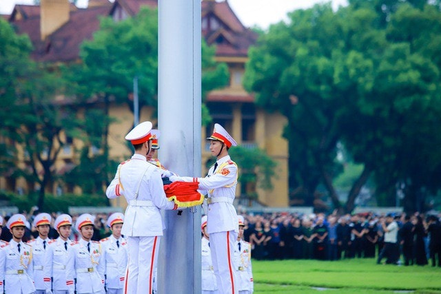 VIDEO: Xúc động Lễ treo cờ rủ Quốc tang Tổng Bí thư Nguyễn Phú Trọng - 8