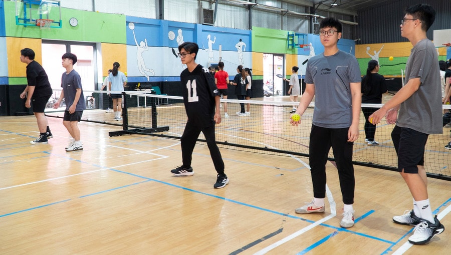 Pickleball vao giang duong (1).jpg