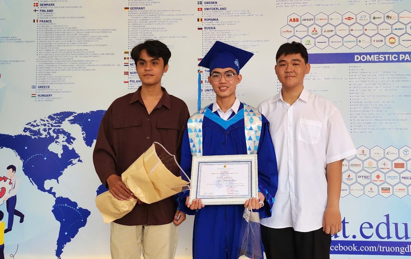 i1-vnexpress.vnecdn.net-2025-04-26-_ly-gia-tien-1745607656-5474-1745607726.jpg