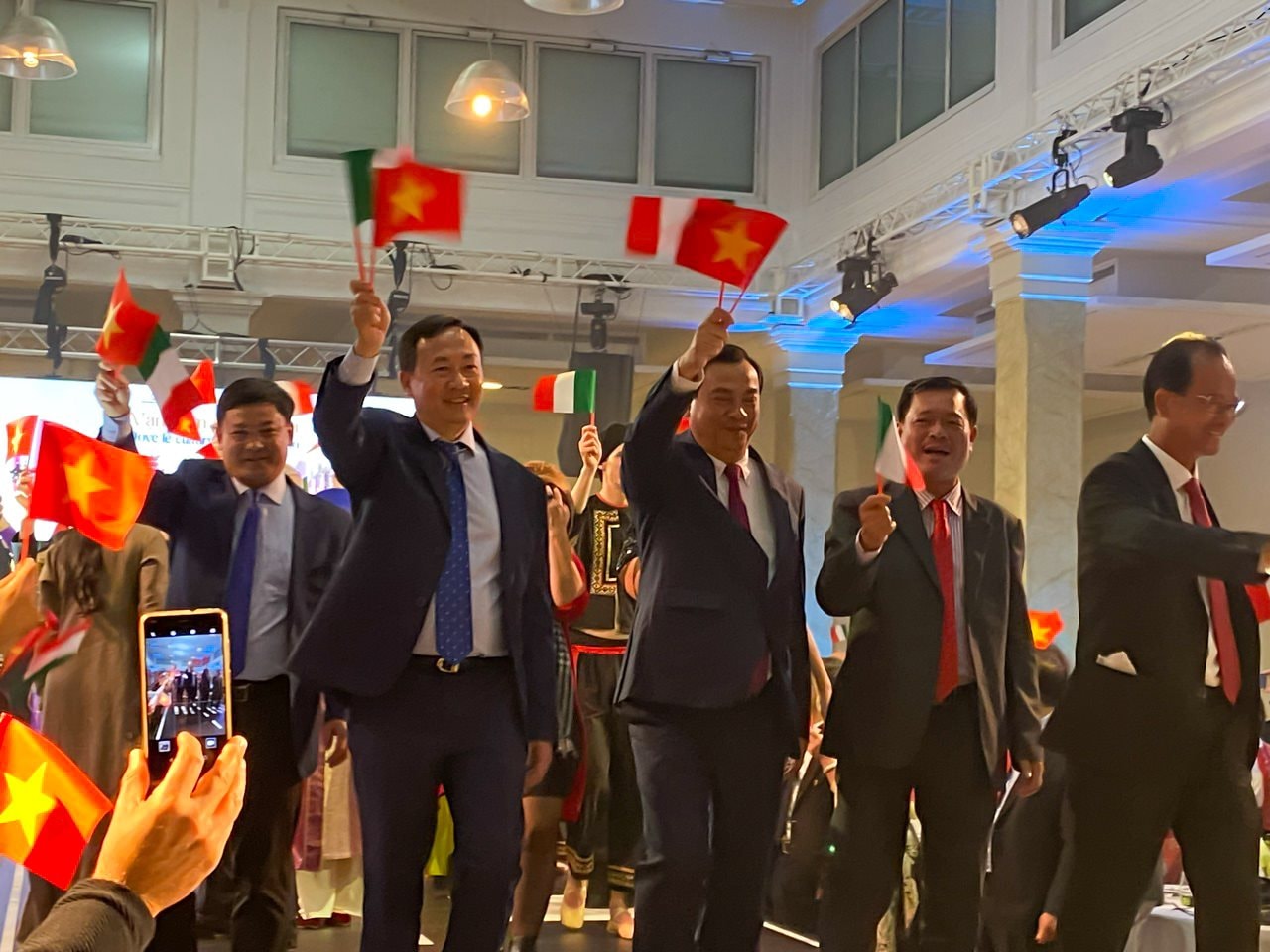 2.-voi-duong-bay-thang-giua-ha-noi-va-milan-cac-hoat-dong-giao-luu-van-hoa-du-lich-va-kinh-te-se-co-dong-luc-to-lon-de-phat-trien-trong-tuong-lai.jpg