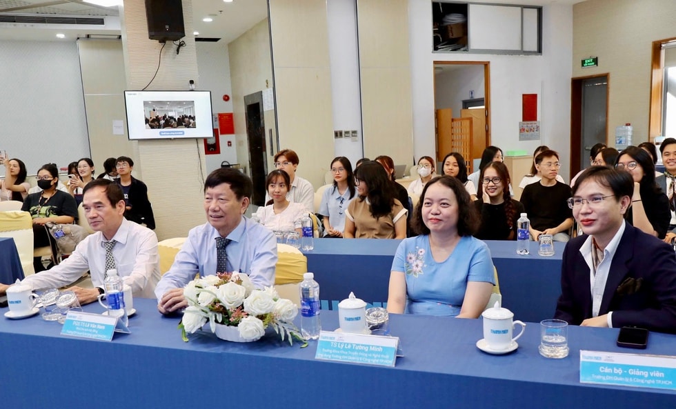 Sinh viên truyền thông đa phương tiện ấn tượng với buổi học về 