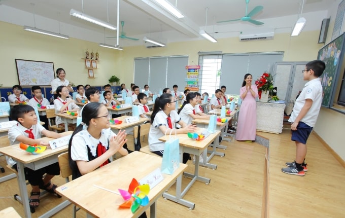 Học sinh lớp 6 trường THCS Chu Văn An, quận Long Biên, tựu trường tháng 8/2024. Ảnh: Fanpage nhà trường