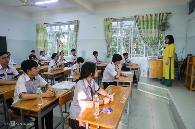 Học sinh dự thi vào lớp 10 công lập tại trường THCS Trần Quốc Toản, TP Thủ Đức, tháng 6/2024. Ảnh: Quỳnh Trần
