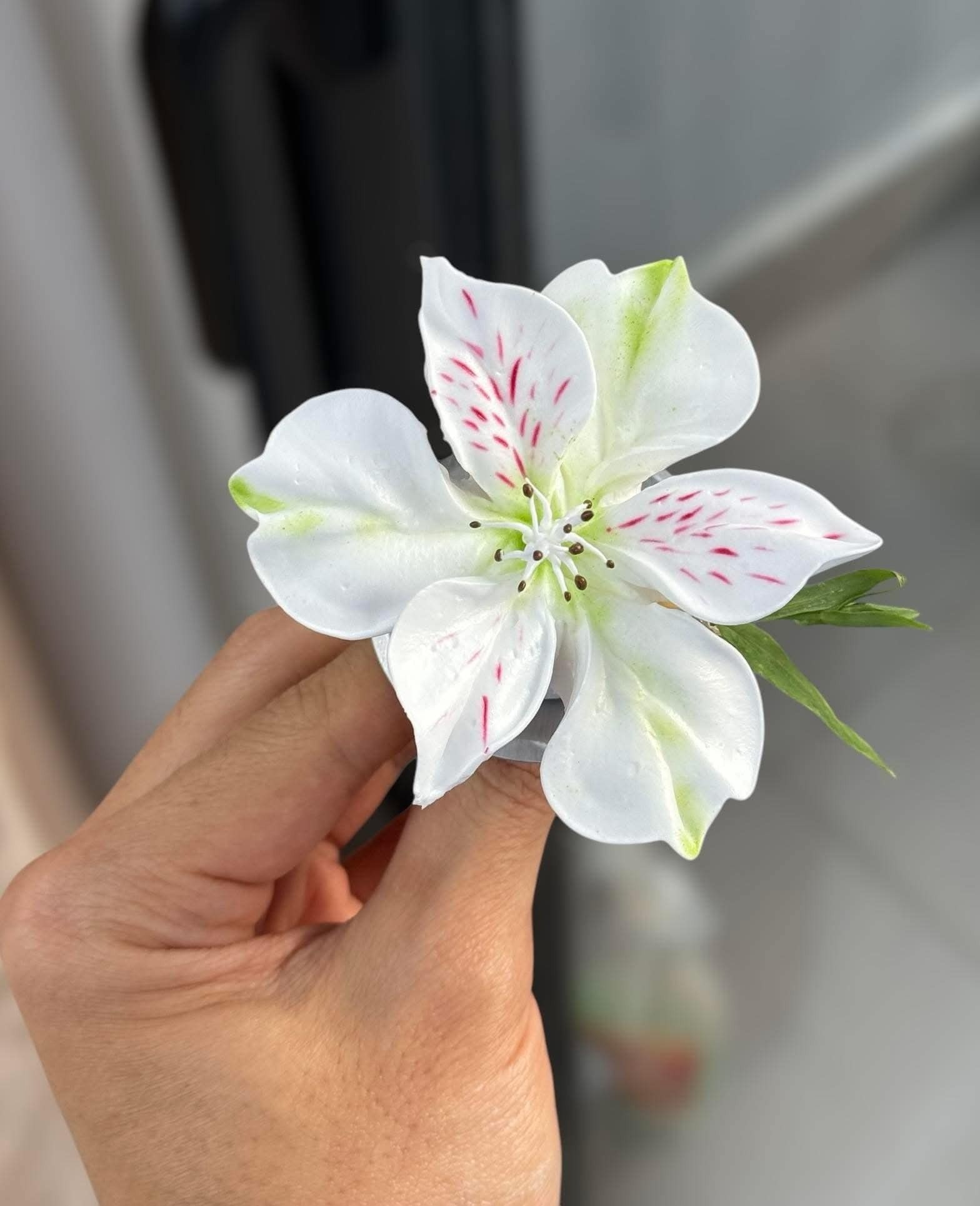 Chàng trai TP.HCM làm hoa bằng kem 'thật còn hơn cả hoa thật' - 15