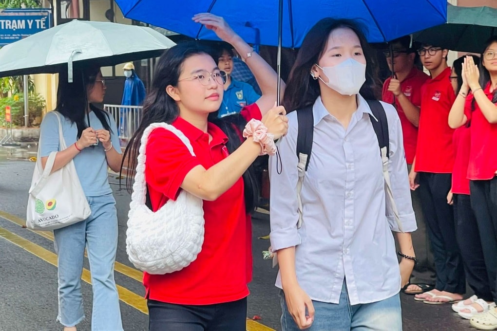 Đề thi ngữ văn vào lớp 10 THPT chuyên Khoa học Xã hội và Nhân văn Hà Nội - 3