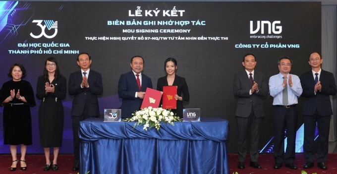 Đại học Quốc gia TP HCM ký kết hợp tác với Công ty Cổ phần VNG, ngày 24/5. Ảnh: VNUHCM