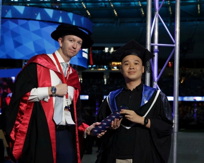 Hồ Lê Minh Thạch thuộc nhóm 2% sinh viên Đại học RMIT toàn cầu được Phó chủ tịch Hội đồng trường vinh danh vì Thành tích học tập xuất sắc năm 2024. Ảnh: Nhân vật cung cấp