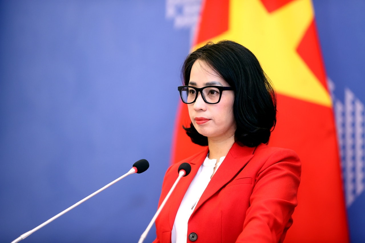 Bộ Ngoại giao lên tiếng về thông tin Mỹ tạm dừng cấp visa du học - Ảnh 1.