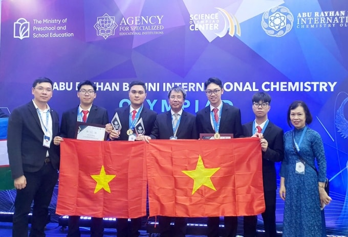 Đoàn học sinh Việt Nam tại Olympic Hoá học quốc tế Abu Rayhan-Biruni 2025. Ảnh: HUST