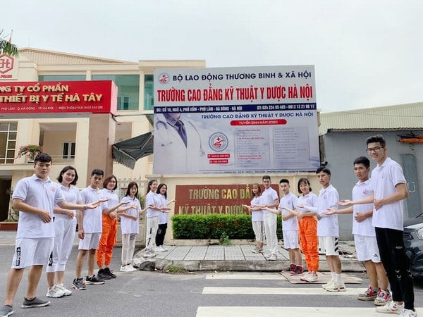 Sinh viên trường Cao đẳng Y dược Hà Nội