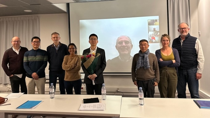 Anh Ngọc (thứ hai từ trái sang) trong một hội đồng bảo vệ nghiên cứu sinh tại Pháp. Ảnh: Nhân vật cung cấp