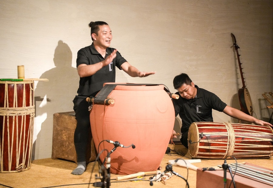 danh-thuc-van-hoa-ban-dia-tu-nhung-am-thanh-gom-2.jpg