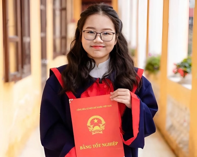 Trần Thùy Linh, thủ khoa lớp 10 chuyên Toán, trường THPT chuyên Trần Phú năm 2025. Ảnh: Nhân vật cung cấp