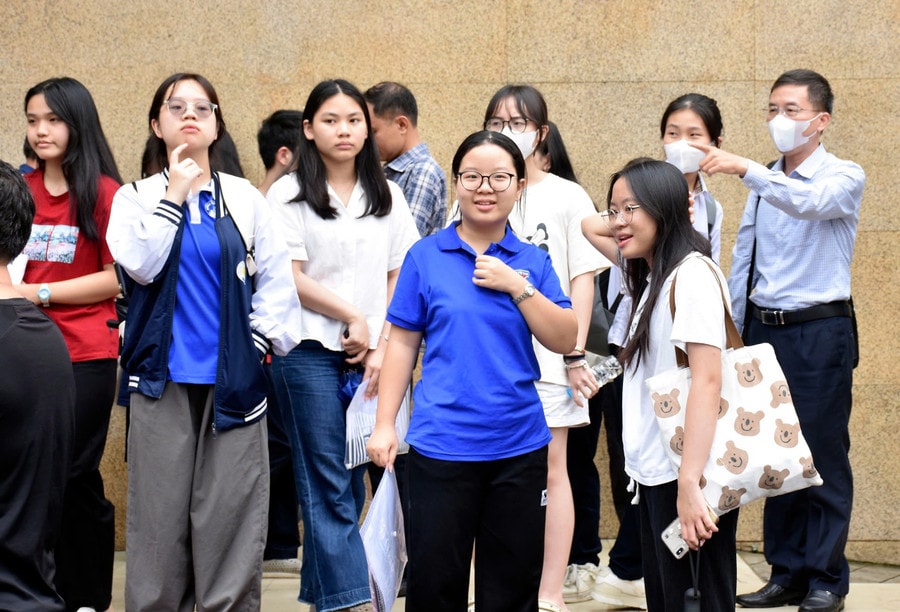 Học sinh dự thi vào lớp 10 Trường THPT chuyên Khoa học xã hội và Nhân văn năm học 2025-2026.