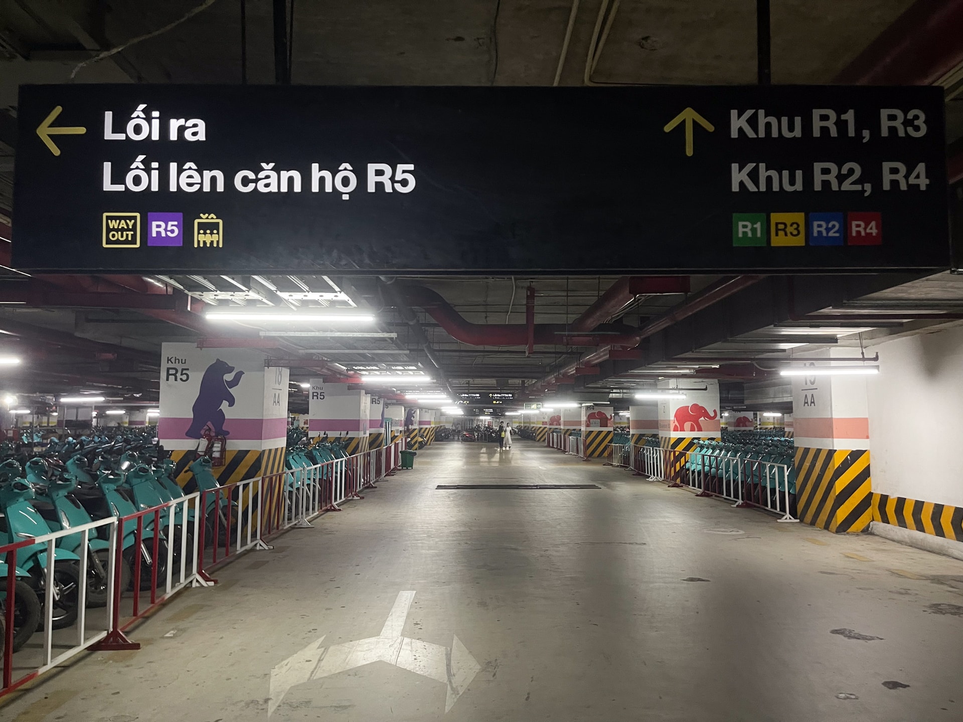 Hầm để xe rộng hơn một phường ở Hà Nội, nằm dưới khu đô thị của Vinhomes- Ảnh 3.