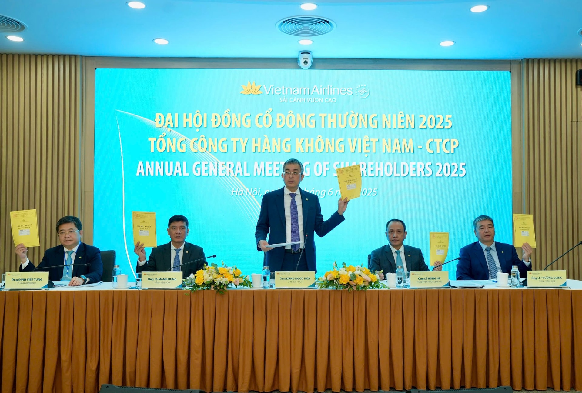 1.-ban-chu-toa-dai-hoi-co-dong-thuong-nien-2025-tct-hang-khong-viet-nam.jpg