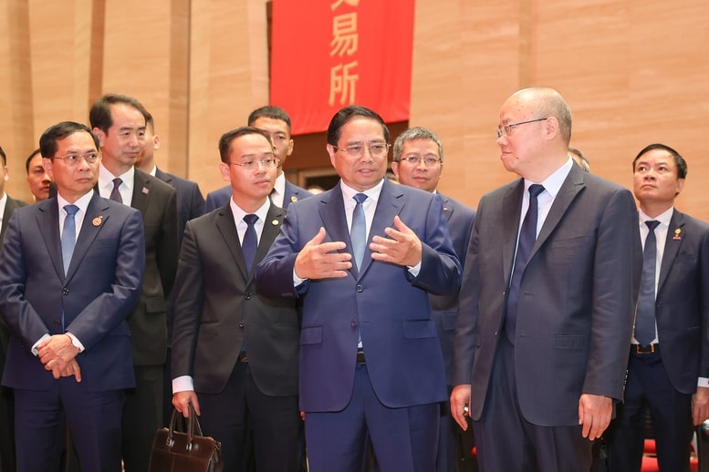 Thủ tướng thăm sàn chứng khoán lớn nhất châu Á, tìm hiểu kinh nghiệm phát triển trung tâm tài chính Thượng Hải- Ảnh 2.