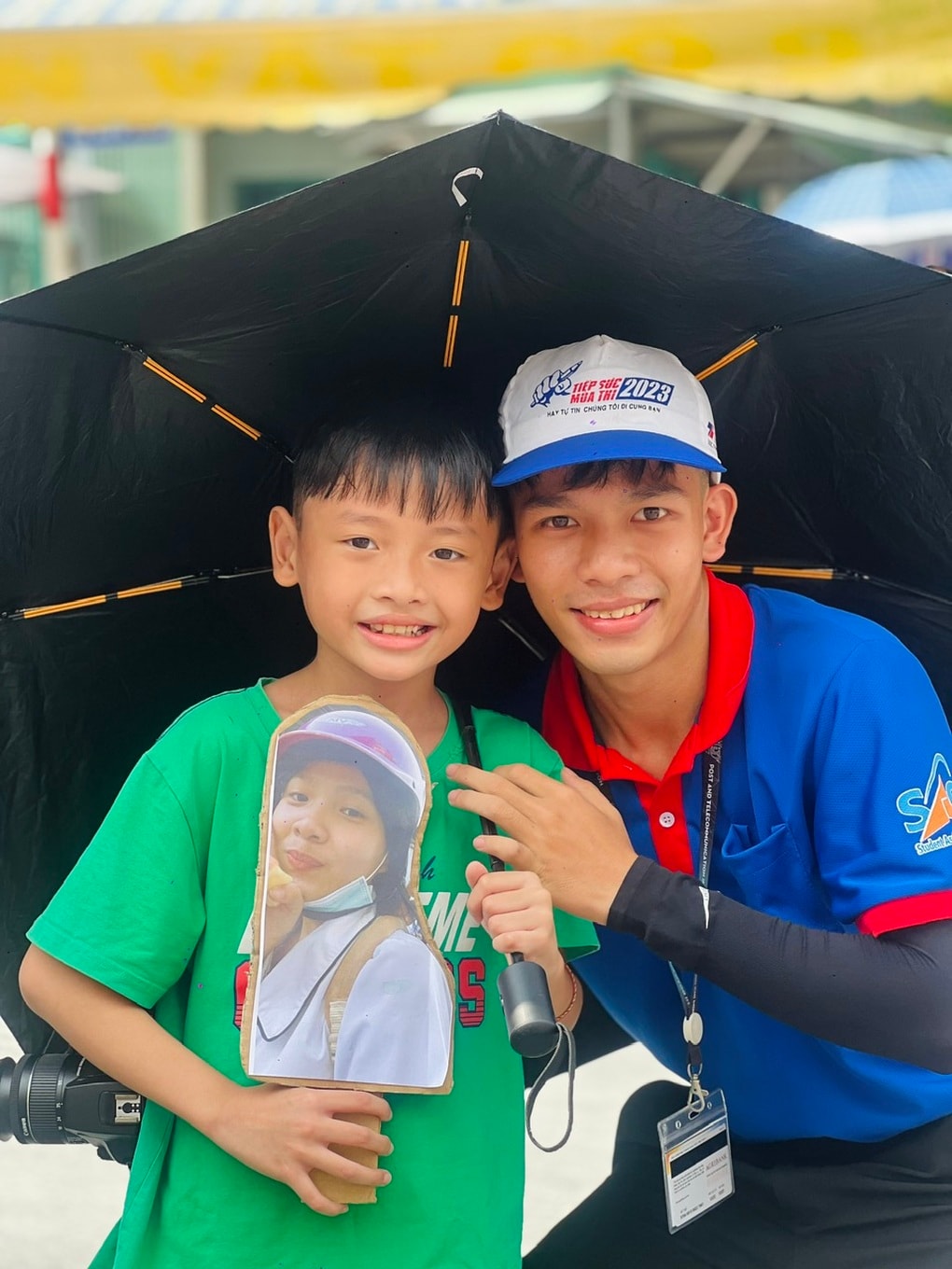 Rụng tim với cậu bé đưa chị đi thi: “Ở nhà như chó với mèo” - 2