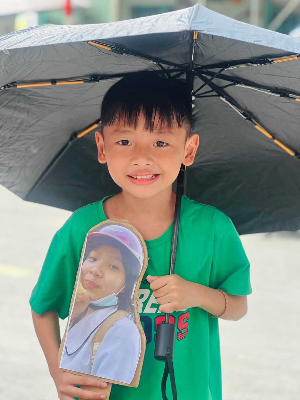 Rụng tim với cậu bé đưa chị đi thi: “Ở nhà như chó với mèo” - 1