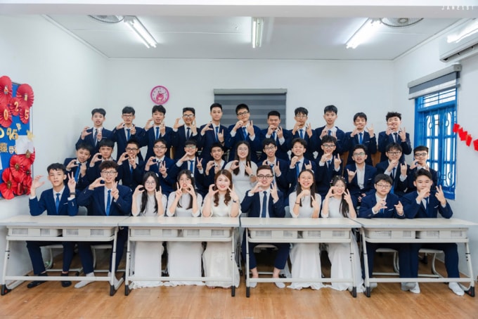 32 học sinh lớp 9C2, trường THCS Archimedes Academy, cùng đỗ chuyên Vật lý của các trường chuyên ở Hà Nội. Ảnh: Nhân vật cung cấp