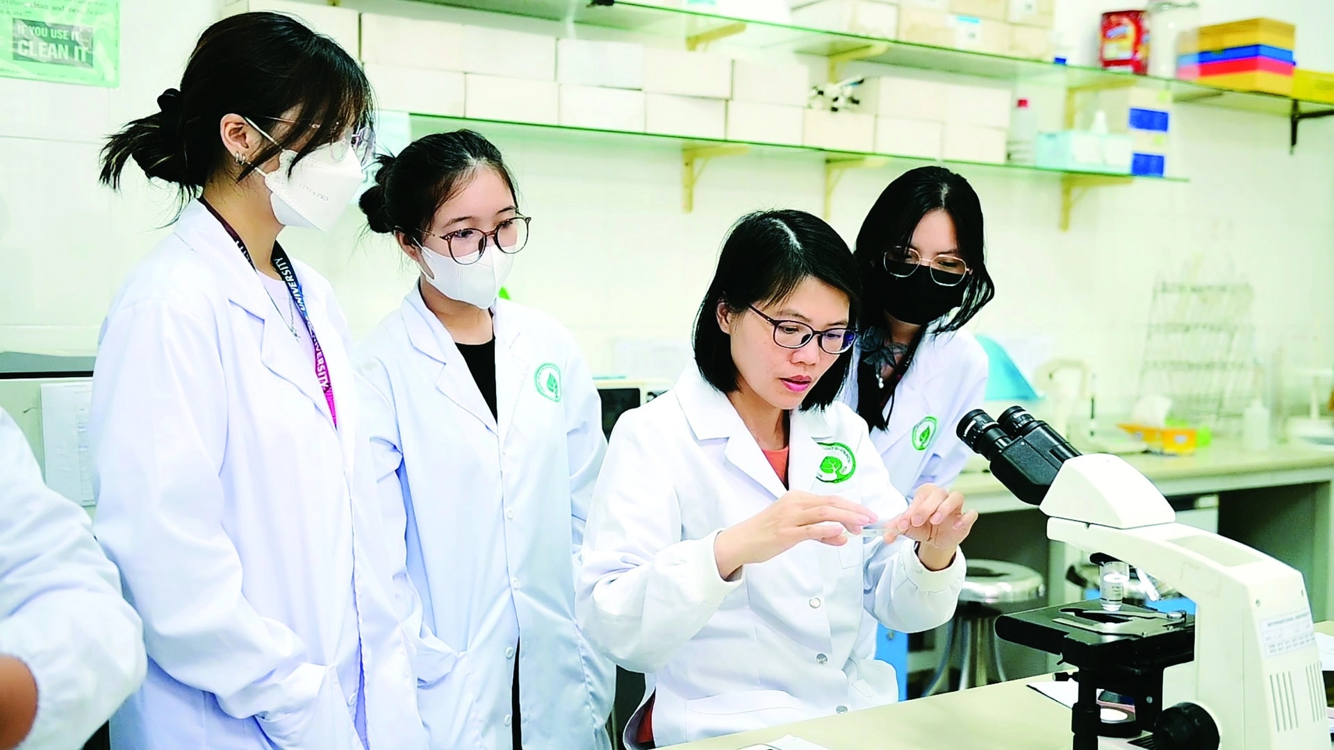 VNU350 anh 1