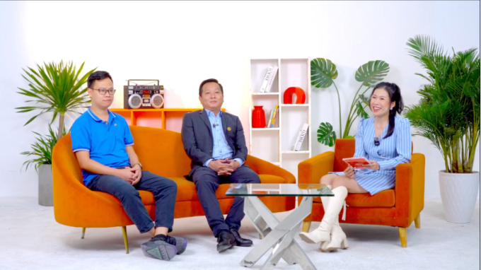 Ông Nguyễn Đức Minh Quân, ông Lê Bình Trung (trừ trái qua) tại buổi giao lưu trực tuyến. Ảnh: FPTU