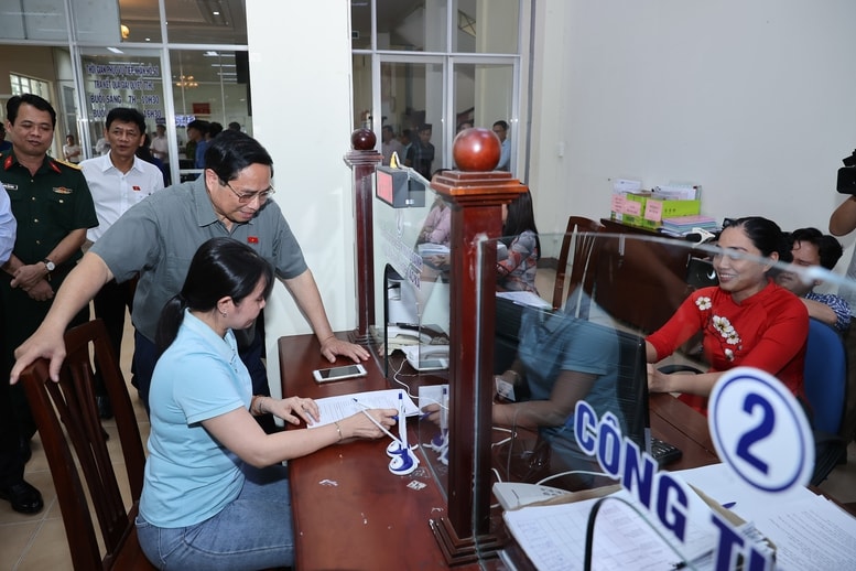 Thủ tướng kiểm tra việc vận hành chính quyền 2 cấp tại phường Ninh Kiều (Cần Thơ)- Ảnh 4.