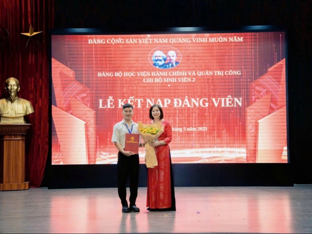 Chàng trai Hà Nhì tốt nghiệp thủ khoa Học viện Hành chính và Quản trị công - 2