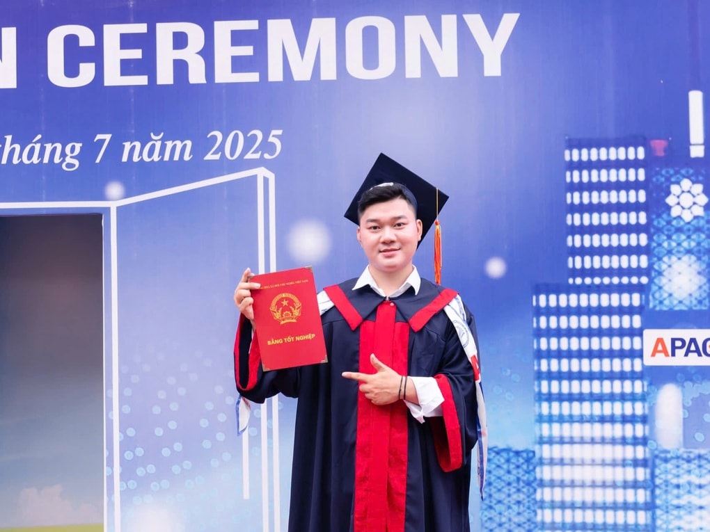 Chàng trai Hà Nhì tốt nghiệp thủ khoa Học viện Hành chính và Quản trị công - 1
