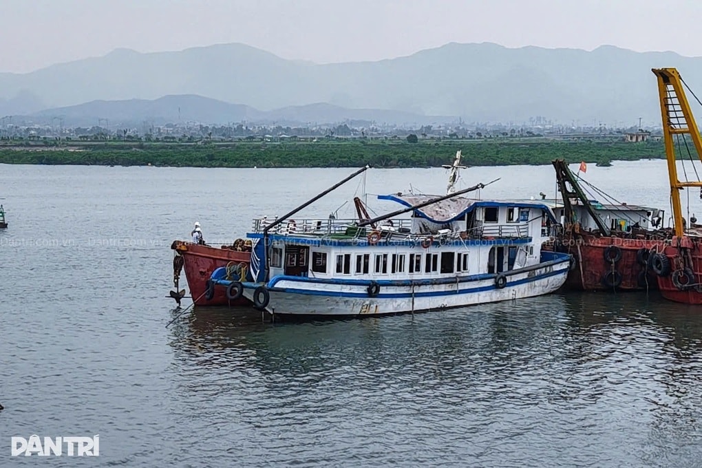 Vụ lật tàu trên Vịnh Hạ Long: Có 17 nạn nhân ở Hà Nội - 1