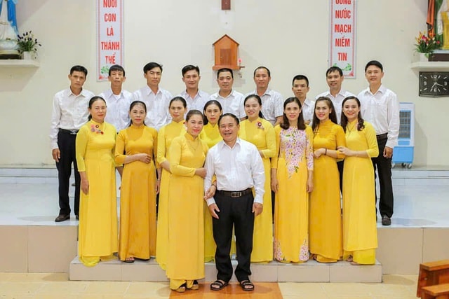 Bức ảnh cụ bà 82 tuổi bên 9 con gái và con dâu gây bão mạng xã hội - Ảnh 2.
